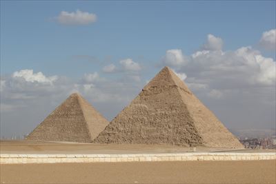 2.pyramid-195009_1280-min_R